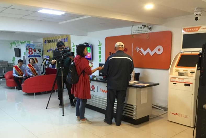 辽宁电视台记者到智慧社区福民智慧厅举行采访拍摄