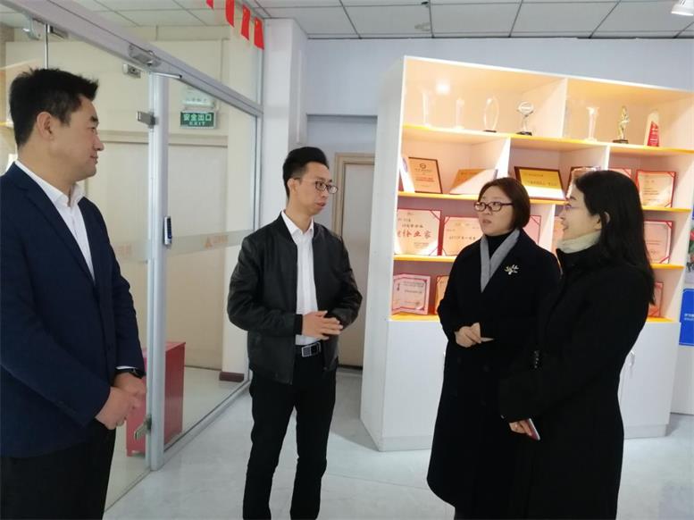 辽阳市妇联主席郑岑岭莅临人生就是搏官网信息考察调研