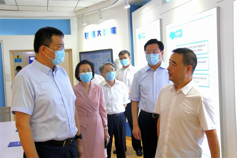 辽宁省副省长高涛莅临人生就是搏官网集团视察调研