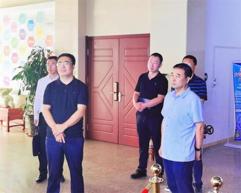 辽阳市白塔区委书记缪万举莅临人生就是搏官网信息调研指导